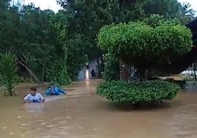 Bão số 5: Miền núi Quảng Nam bị chia cắt do sạt lở