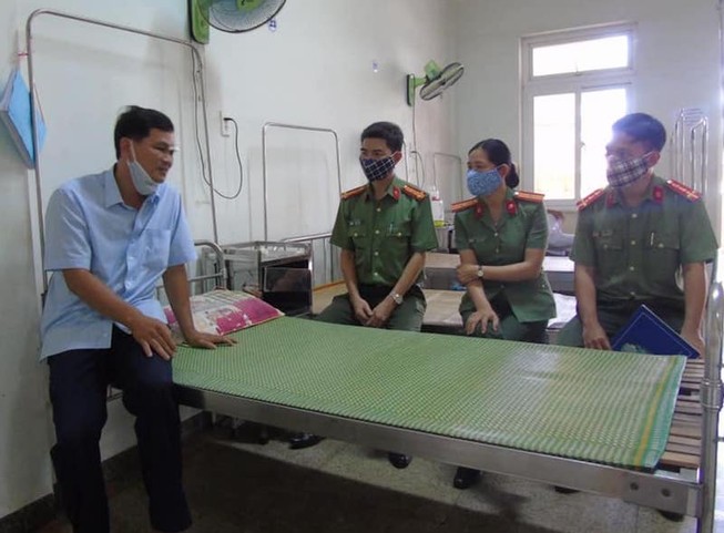 Bắt kẻ 'ngáo đá' tấn công Phó trưởng công an xã bị thương