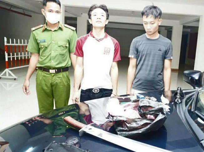 CSGT truy đuổi 40 km phát hiện ma túy trong ô tô