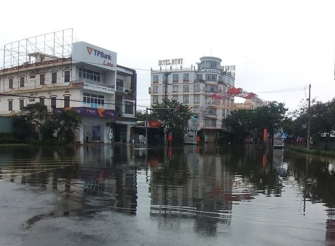 Quảng Nam cho học sinh nghỉ học 2 ngày tránh bão số 9