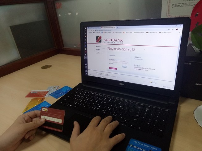 Độ tuổi nào được tự mở tài khoản ngân hàng?