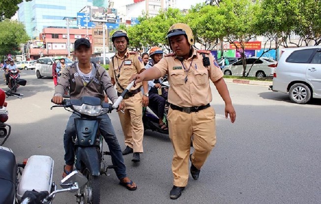 Các mức phạt mới khi ô tô, xe máy chạy quá tốc độ