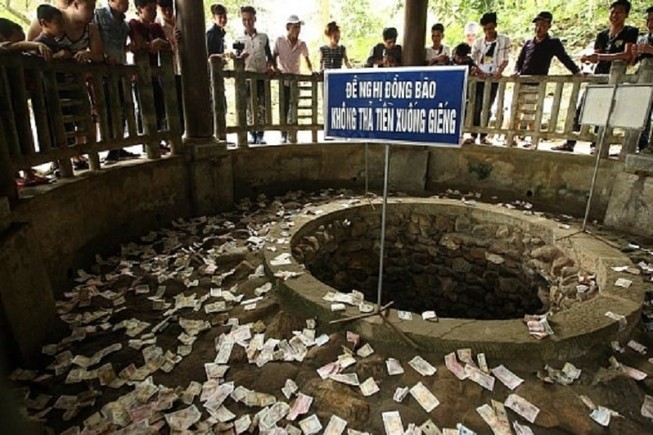 Ném tiền cầu may, phạt đến 500 ngàn đồng