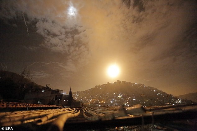 Iran dọa 'loại Israel khỏi Trái Đất'