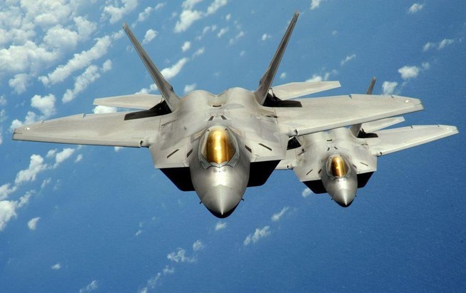 Mỹ điều chiến đấu cơ F-22 đến vùng Vịnh để 'canh' Iran