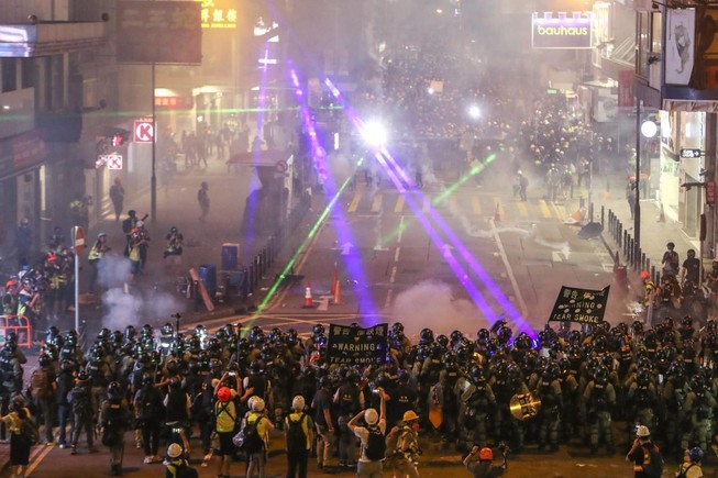 Giải mã biểu tình và đi tìm lời giải hòa bình ở Hong Kong