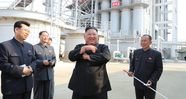 Chùm ảnh: Ông Kim Jong-un lần đầu tái xuất sau 20 ngày