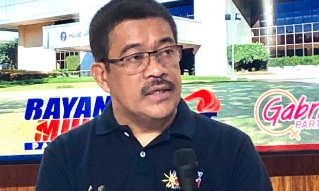 Biển Đông: Nghị sĩ Philippines lo quan hệ gần gũi Duterte-Tập