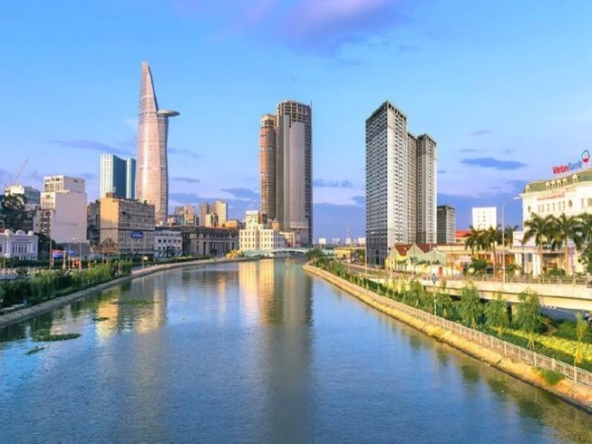 TP.HCM muốn trả lương gấp đôi cho cán bộ, công chức