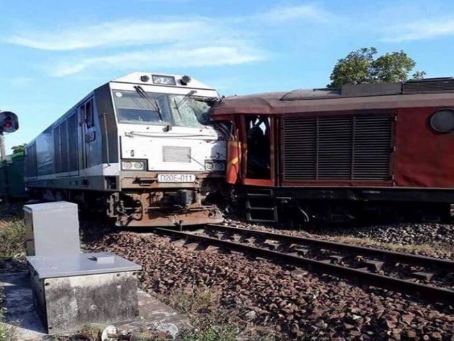 Vụ tàu đâm nhau trong ga: Dự kiến chiều nay thông tuyến