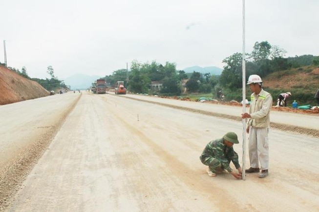 'Không bỏ thu phí bảo trì đường bộ'