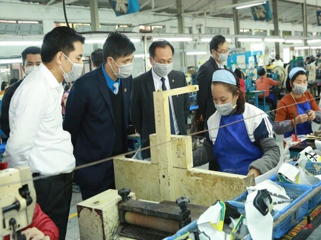 Đề xuất hỗ trợ công nhân trông giữ con nghỉ học do COVID-19