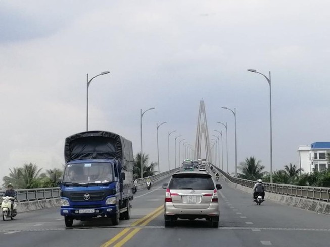 Xây dựng bến phà tạm để 'cứu' cầu Rạch Miễu