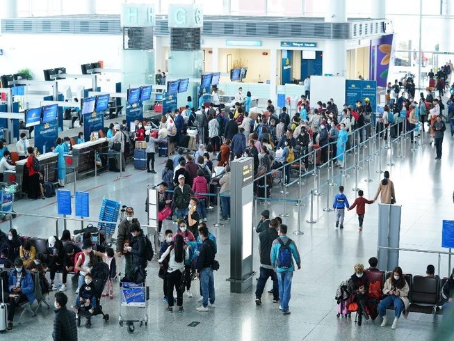 Bộ GTVT yêu cầu hạn chế các chuyến bay từ Hà Nội và TP.HCM