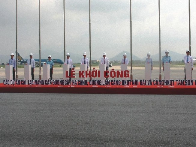 Khởi công dự án cải tạo đường băng Nội Bài, Tân Sơn Nhất