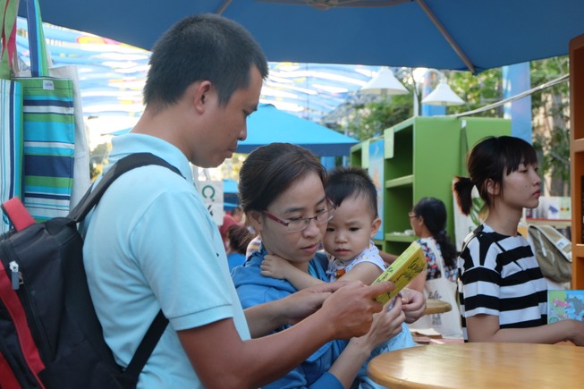 Ngày cuối, Đường sách vẫn hút hàng
