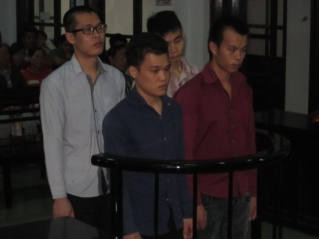Bị chém suýt chết vì xông ra can hai nhóm đánh nhau