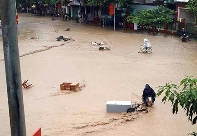 Ba người chết, sạt lở đất nghiêm trọng ở các tỉnh phía Bắc