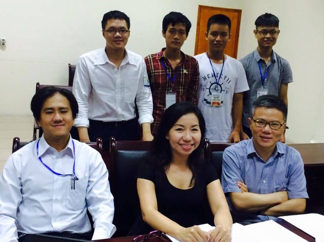 ‘Con gái à, hãy tự đi bằng chính đôi chân của mình’