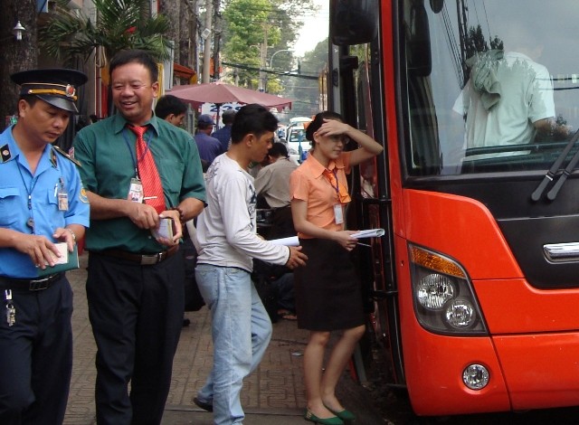 Dẹp xe dù, bến cóc nhưng không làm khó người dân, doanh nghiệp
