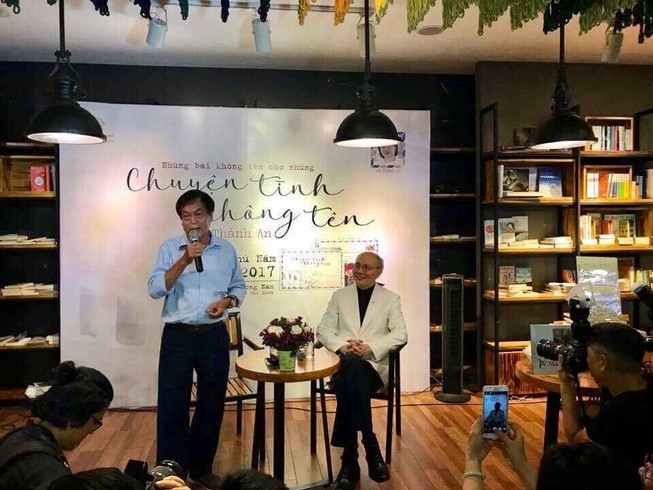 Hàng trăm người đội mưa đến gặp nhạc sĩ Vũ Thành An