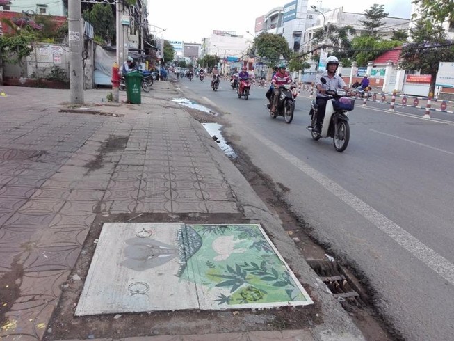 Đến lượt nắp cống Cần Thơ được thay áo mới