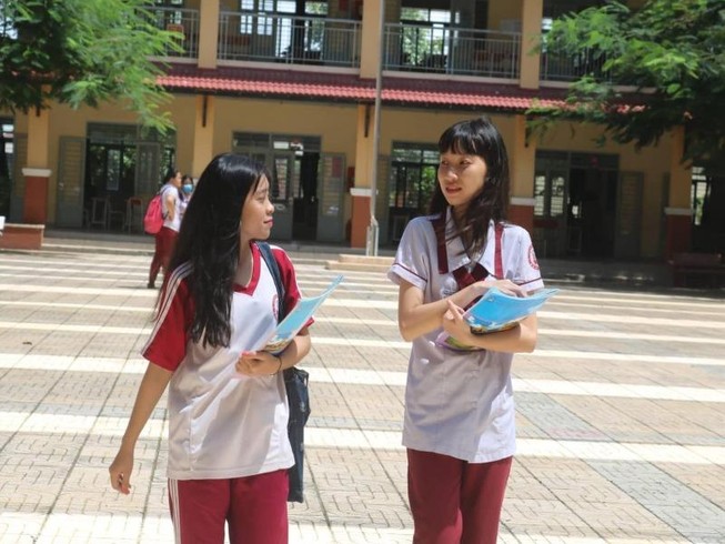 Thí sinh tại điểm thi trường THPT Đào Sơn Tây. Ảnh: Thủy Trúc