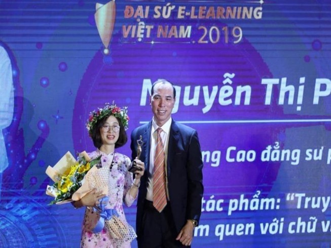 Cô giáo dạy học trò khiếm thính thành đại sứ E-Learning