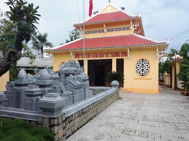 Lăng mộ và đền thờ Trương Định ở Thị xã Gò Công. Ảnh: Lê Văn