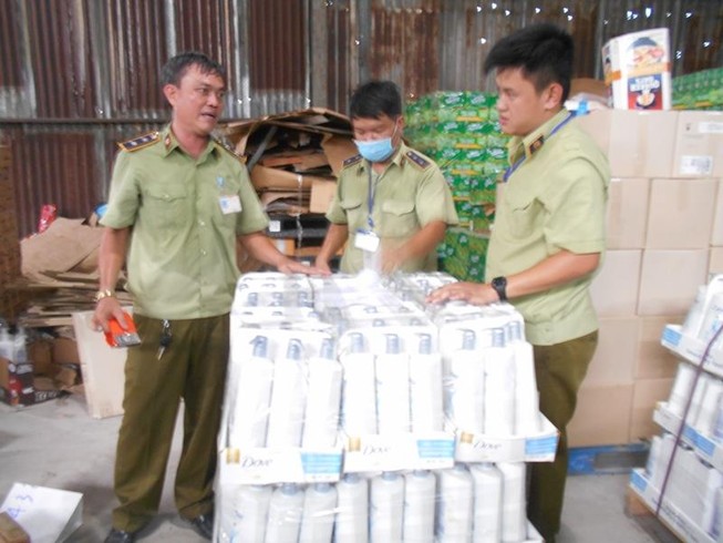 Hành trình “đột kích” đường dây mỹ phẩm lậu từ nước ngoài