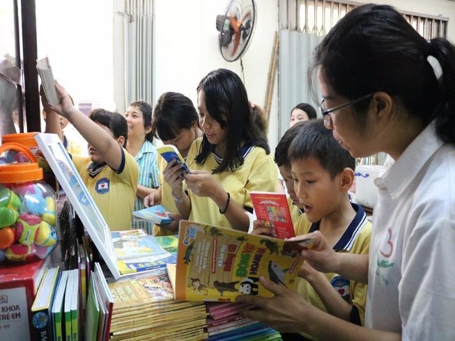 'Nhiều sách quá! Nhiều sách quá! Tha hồ mà chọn luôn'
