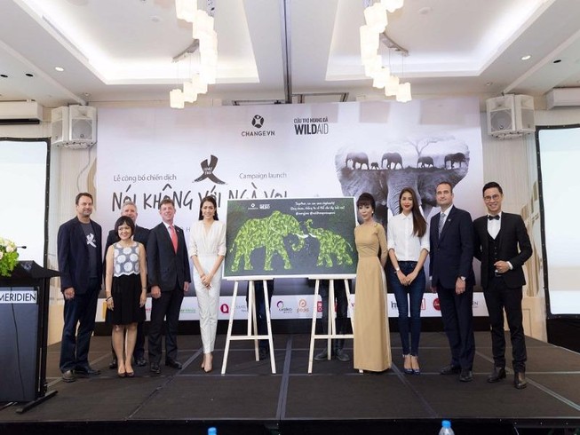 Hoa hậu Phạm Hương mong chấm dứt nạn buôn bán ngà voi