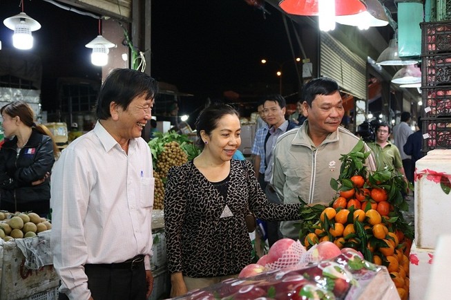 Giá bán xoài, bưởi tăng cao vào dịp Tết