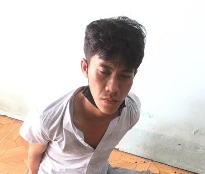 Mang toàn bộ đồ nghề ma túy trên người để 'dễ dùng'