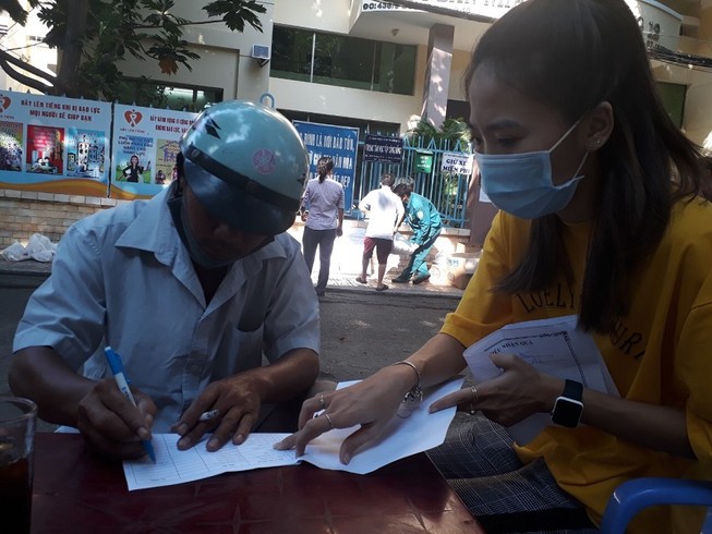 Quận 10: Phạt 14 trường hợp không đeo khẩu trang