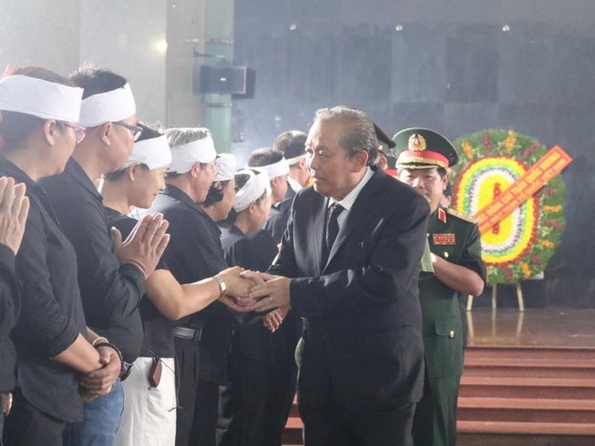 Phó Thủ tướng Trương Hòa Bình viếng nhà tình báo Mười Hương
