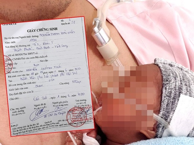 Trao bé trai sống lại sau khi bị bỏ rơi cho cha mẹ