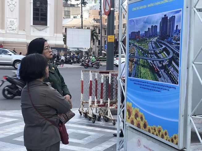 Triển lãm ảnh kỷ niệm 90 năm Ngày truyền thống Dân vận