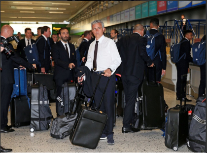 Mourinho cùng 25 tuyển thủ M.U lên đường sang Trung Quốc