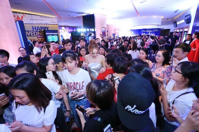 Minh Hằng tăng gần 20 kg vì "Sắc đẹp ngàn cân"