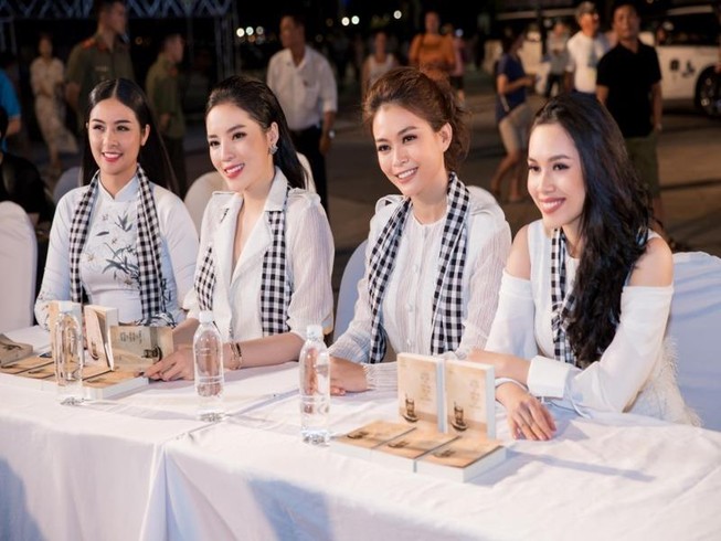 Ngắm dàn hoa hậu, người đẹp ký tặng sách