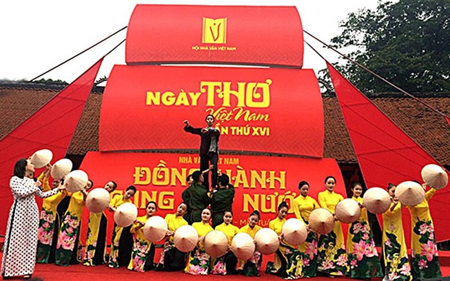 Dừng Ngày thơ Việt Nam trước dịch Corona