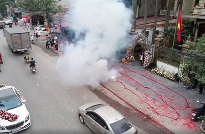 Khởi tố, tạm giữ người đốt pháo tại đám cưới ở Sóc Sơn