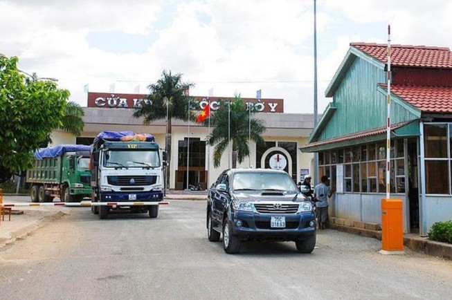 Việt Nam tạm dừng qua lại biên giới Lào, Campuchia từ 1-4