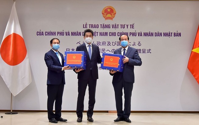 Việt Nam hỗ trợ vật tư y tế và đưa công dân từ Nhật về nước