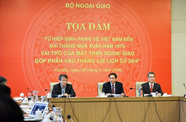 Bộ Ngoại giao tọa đàm về thắng lợi lịch sử 30-4