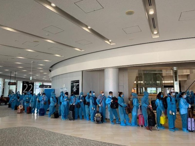 Công dân Việt Nam từ Nhật Bản về nước.