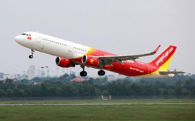 Hơn 240 công dân Việt Nam từ Singapore về nước