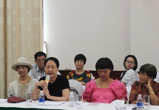 NSND Như Quỳnh phát biểu tại Hội thảo. Ảnh V.THỊNH