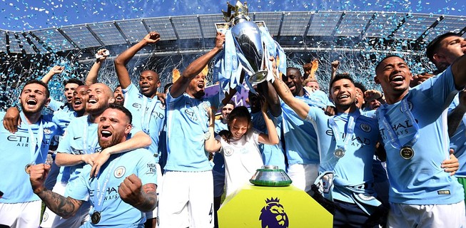 Man City kém vui trong ngày nâng cúp vô địch Premier League